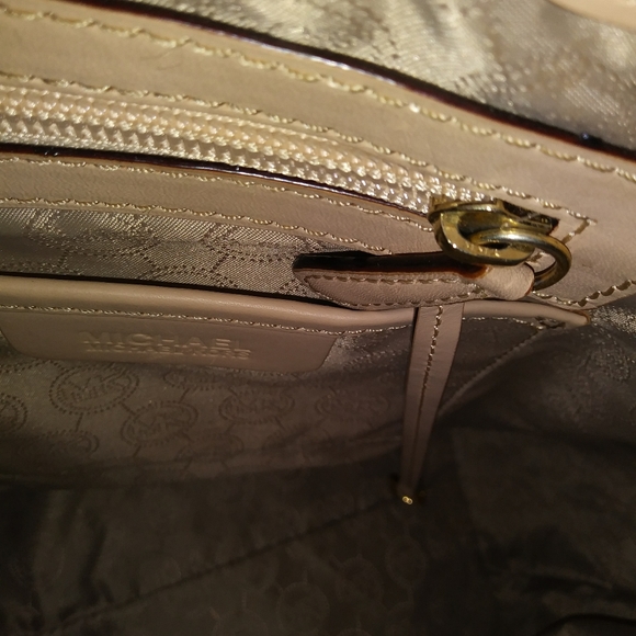 Michael Kors tote - Picture 4 of 9